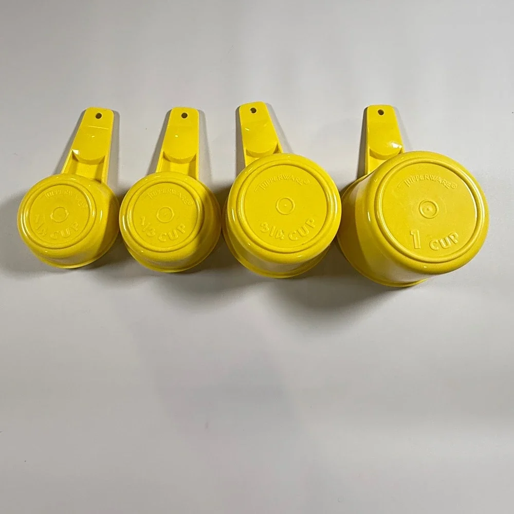 VTG Tupperware Measuring Cups Set 4 Yellow VTG‎ Retro Kitchen MCM Baking Tools